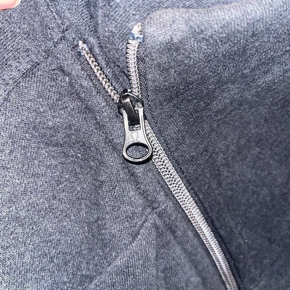 Lululemon jacket size 8 excellent condition - Picture 7 of 7